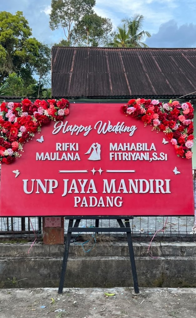 papan bunga di padang